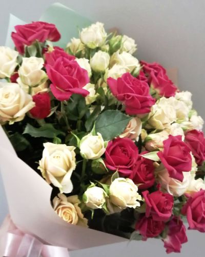 Букет из кустовых роз микс 262