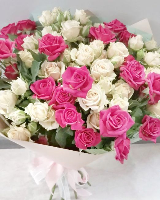 Букет из кустовых роз микс 262