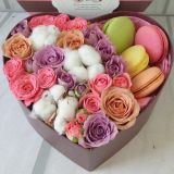Сердце с цветами в коробке 012
