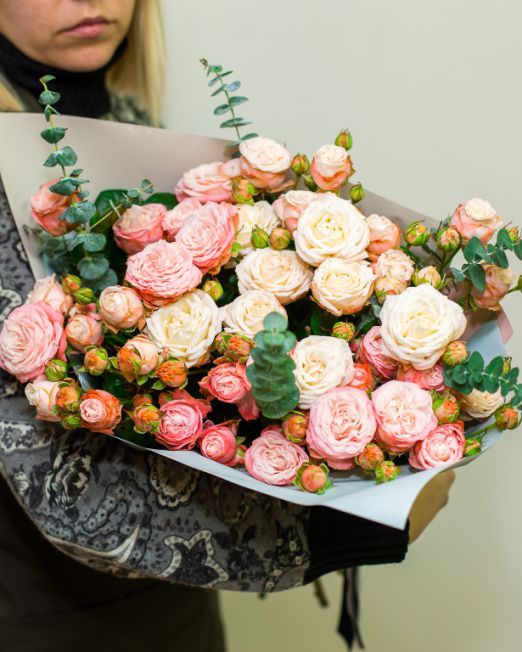 Букет из пионовидной розы бомбастик и эвкалипта 242