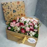 Коробка с цветами и сладостями 102