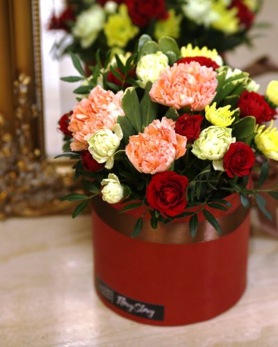 Коробка круглая (цилиндр) с цветами 139