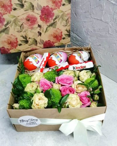 Коробка с цветами и сладостями 333