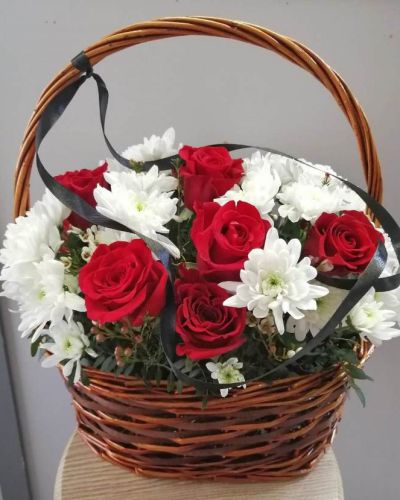 Корзина траурная с розами и хризантемой 377