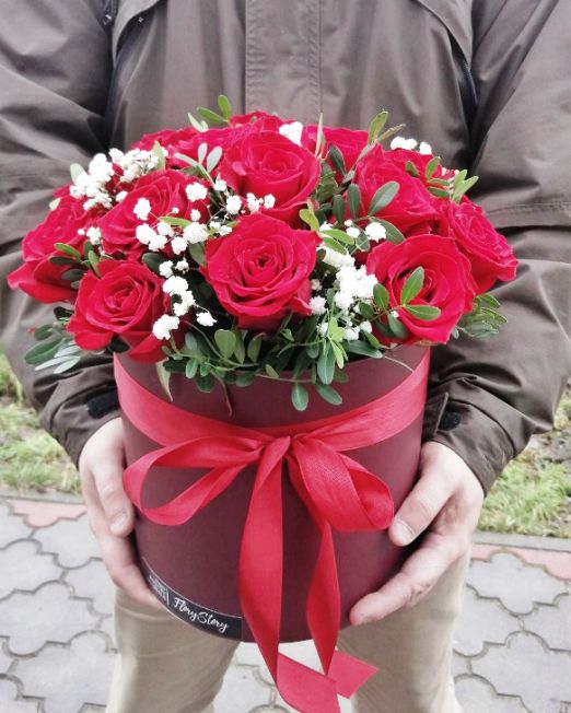 Коробка шляпная с красными розами 360