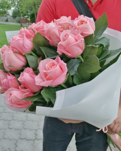 Букет из розовых роз 150