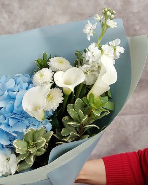 Букет из калл и гортензии — 325