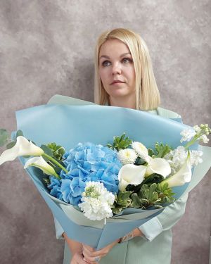 Букет из калл и гортензии — 325