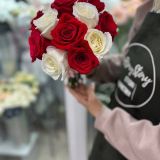 Свадебный букет невесты из красных и белых роз — 719