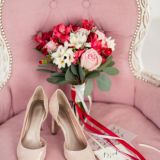 Свадебный букет невесты из роз, альстромерий,  фрезий — 700