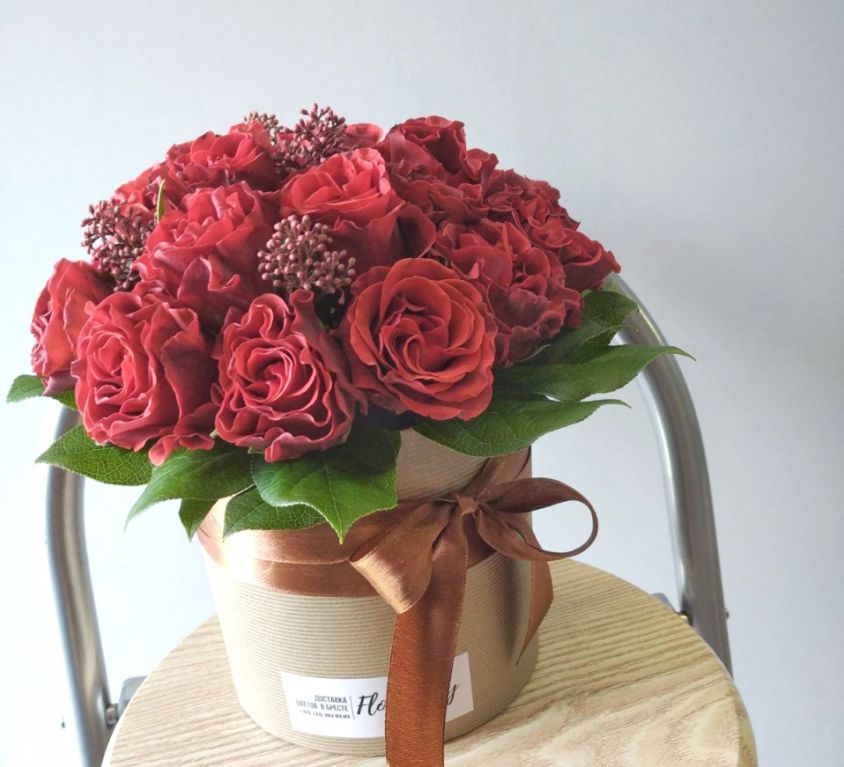 Коробка шляпная с красными розами 164