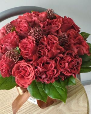 Коробка шляпная с красными розами 164