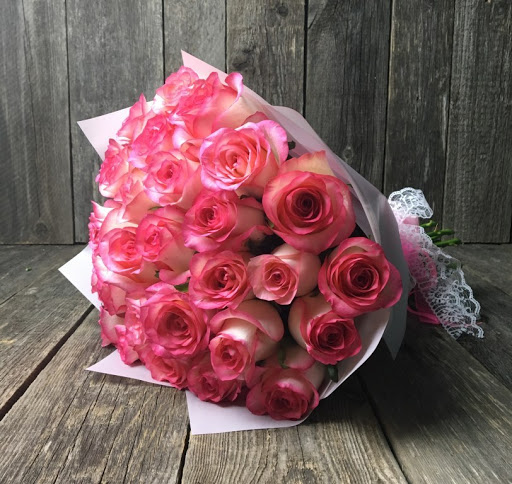 Букет из 25 розово-белых роз 329