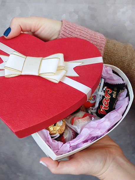 Сердце с конфетами в коробке — 371