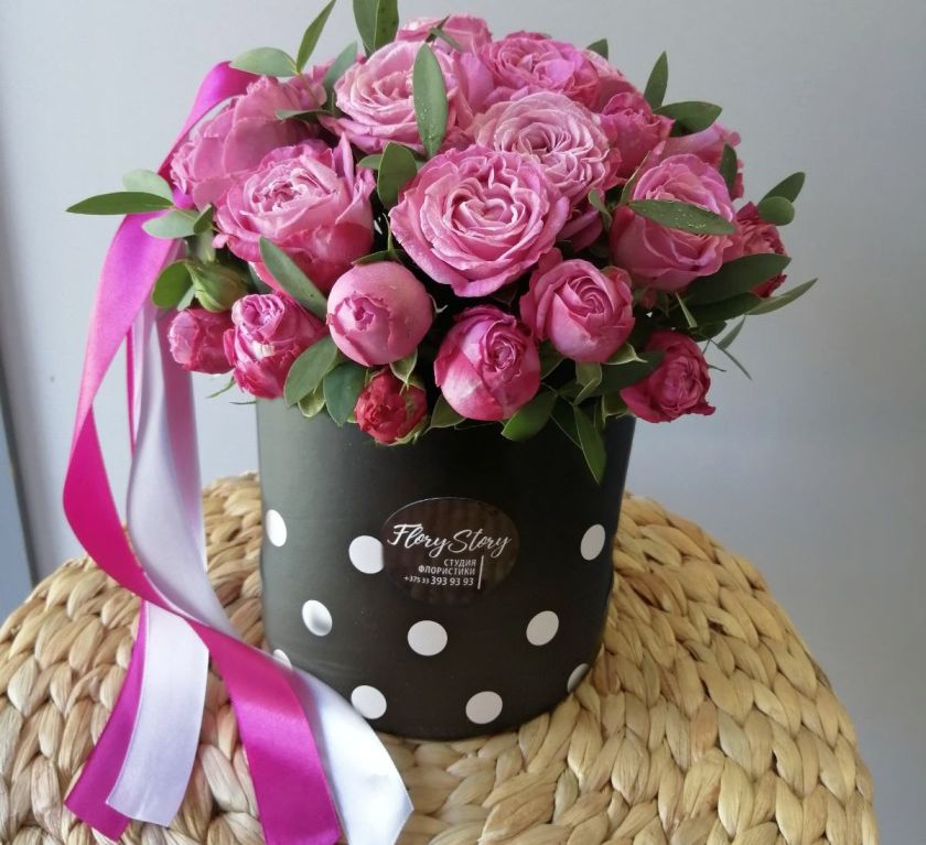 Шляпная коробка с пионовидными розами 449