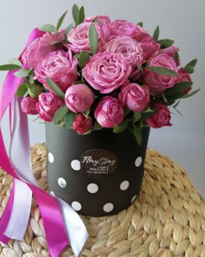 Шляпная коробка с пионовидными розами 449