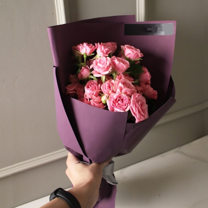 Букет из 7 кустовых розовых роз — 529