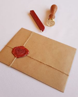 Упаковка открытки в конверт с сургучной печатью — 0009