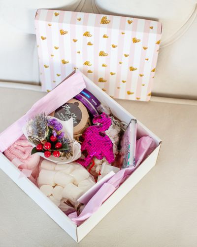 Подарочный набор с игрушкой, букетиком, сладостями «Фламинго» 492