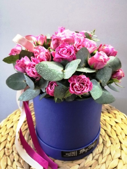 Коробка круглая (цилиндр) с пионовидными розами 061