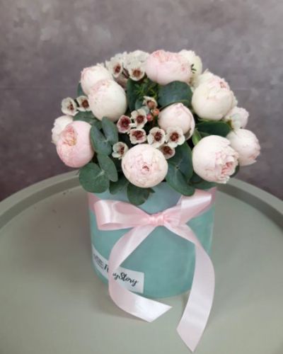 Коробка с пионовидной розой 437