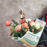 Букет с пионовидными розами, хлопком -209