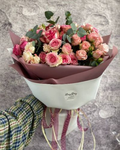 Букет с кустовыми розами — 107