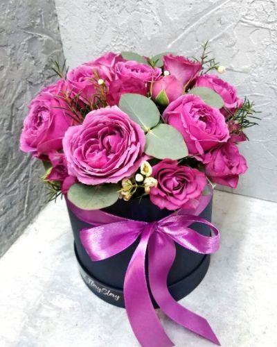 Коробка шляпная с пионовидными розами 554