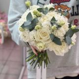 букет из пионовидных роз и эустомы — 701