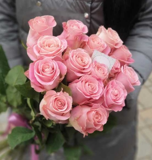 Букет из розовых роз 070