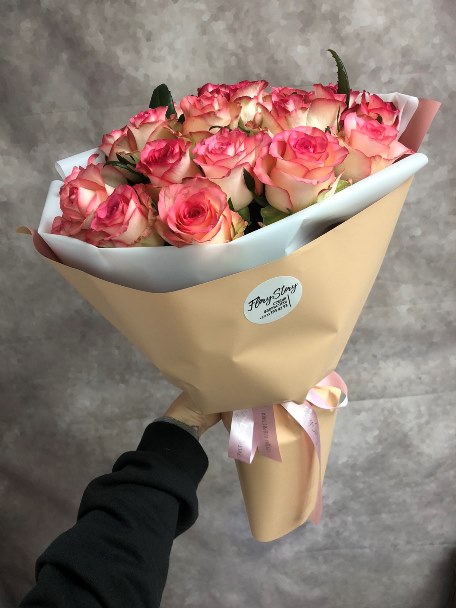 букет из 25 двухцветынх роз