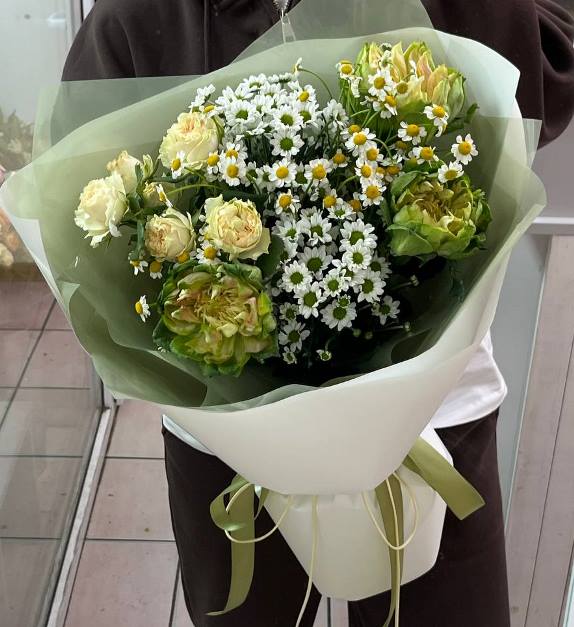 Букет с ромашками и розами вегги 619