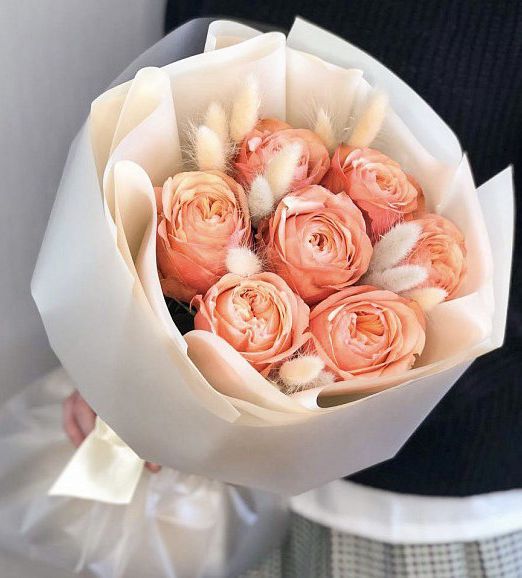 букет из 7 роз кахала и лагуруса