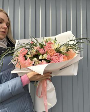 Букет из пионовидной розы и альстромерии- 874
