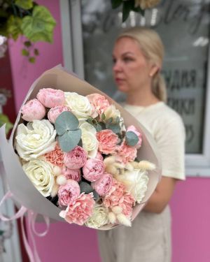 Букет из пионовидных роз156