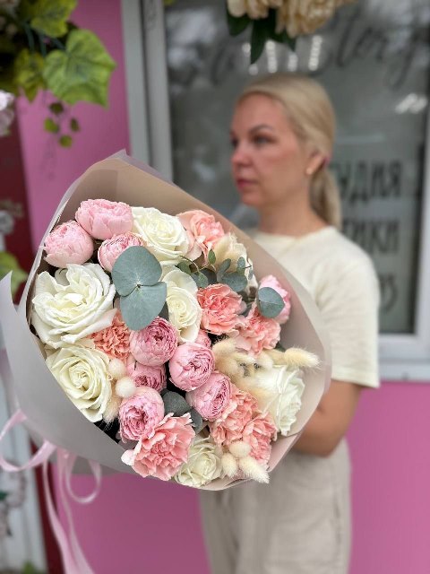 Букет из пионовидных роз156