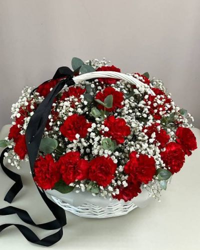 Корзина с гвоздиками труарная 363