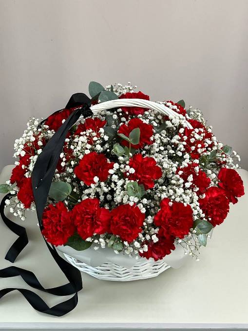 Корзина с гвоздиками труарная 363