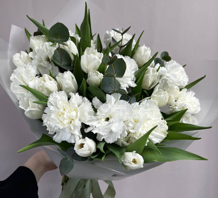 Букет из белых тюльпанов и диантуса — 951