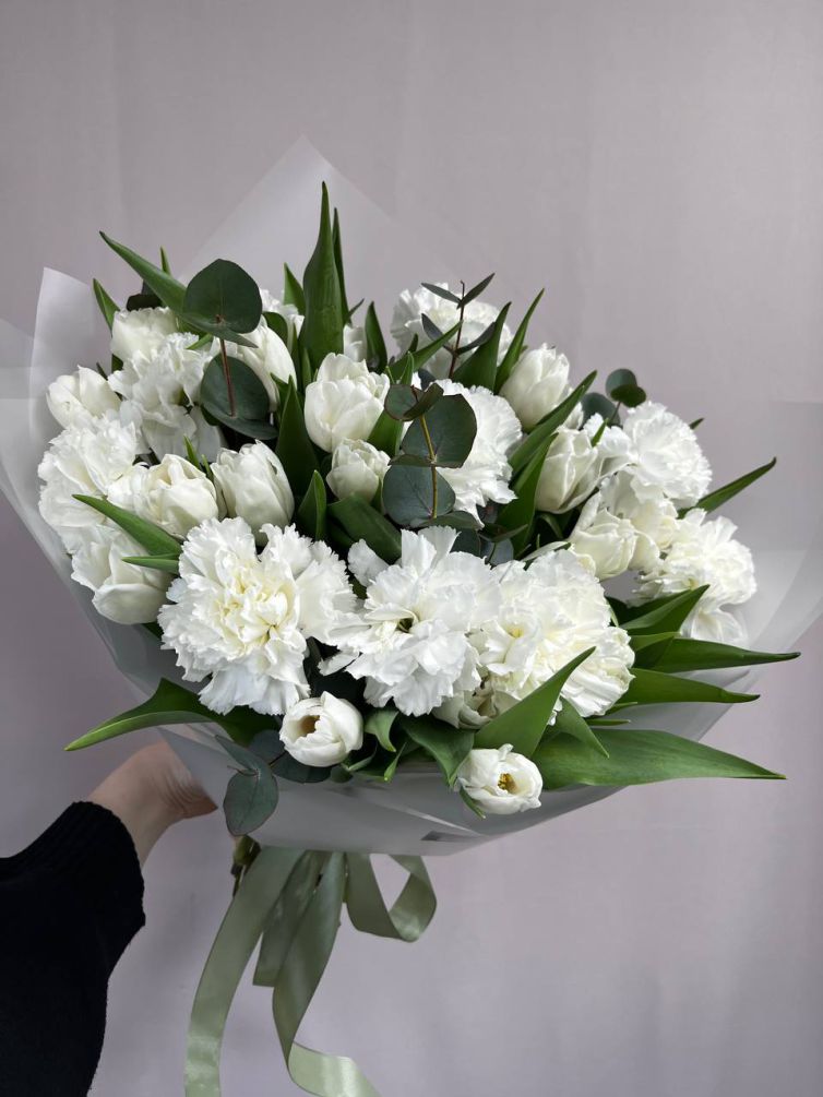 Букет из белых тюльпанов и диантуса — 951