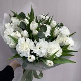 Букет из белых тюльпанов и диантуса  — 951