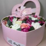 Сердце с цветами в коробке 012