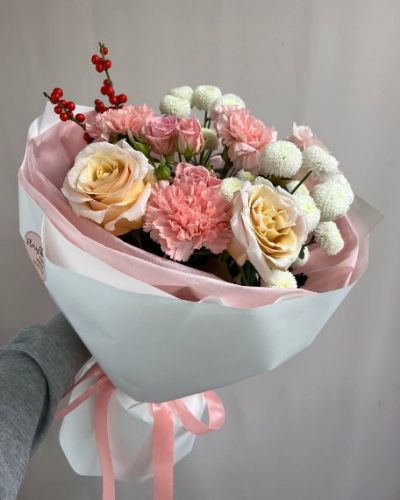 Букет из зимних цветов с илексом — 1010