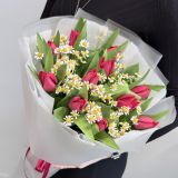 Букет из розовых тюльпанов и ромашки - 017