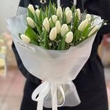 Букет из 21 тюльпана и генисты -620