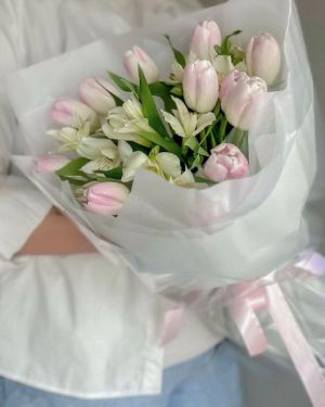 Букет из тюльпанов и альстромерий — 395