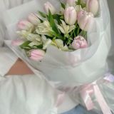 Букет из тюльпанов и альстромерий — 395