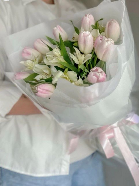 Букет из тюльпанов и альстромерий — 395