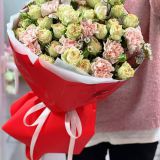 Букет из кремовых кустовых роз 205