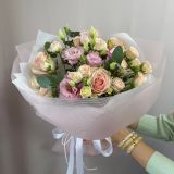 Букет из кустовой розы и эустомы-1204